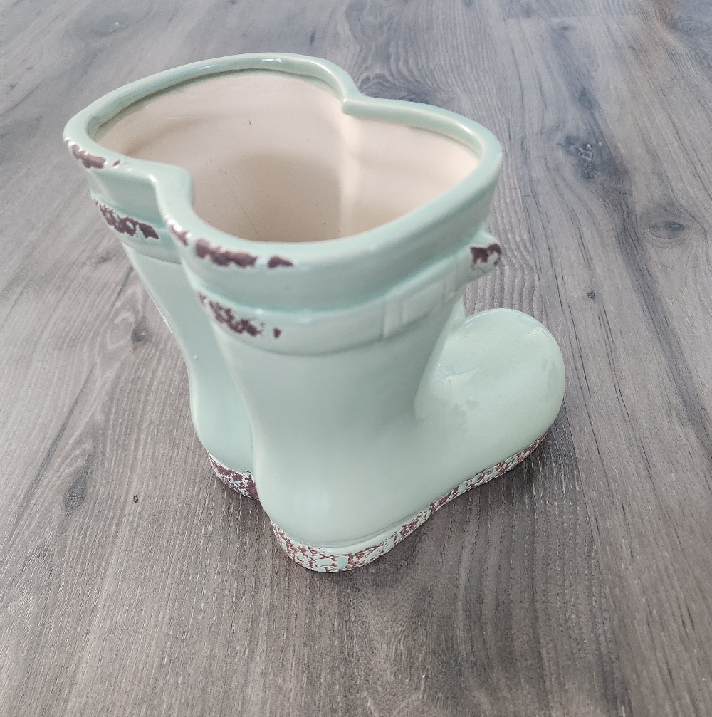 Ceramic Boots Accent Decot - Picture 3 of 4